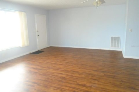 Condo in Pinellas Park, Florida, 2 bedrooms  № 2116423 - photo 10