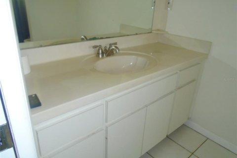 Condo in Pinellas Park, Florida, 2 bedrooms  № 2116423 - photo 16
