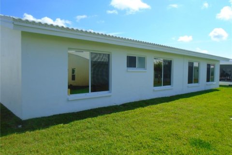 Condo in Pinellas Park, Florida, 2 bedrooms  № 2116423 - photo 4