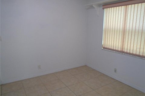 Condo in Pinellas Park, Florida, 2 bedrooms  № 2116423 - photo 28