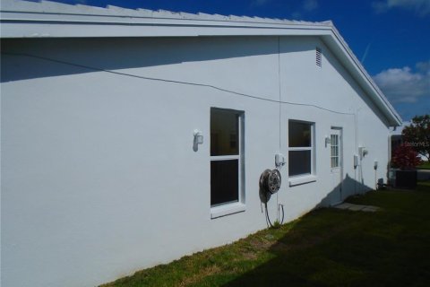Condo in Pinellas Park, Florida, 2 bedrooms  № 2116423 - photo 6