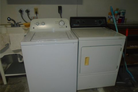 Condo in Pinellas Park, Florida, 2 bedrooms  № 2116423 - photo 26
