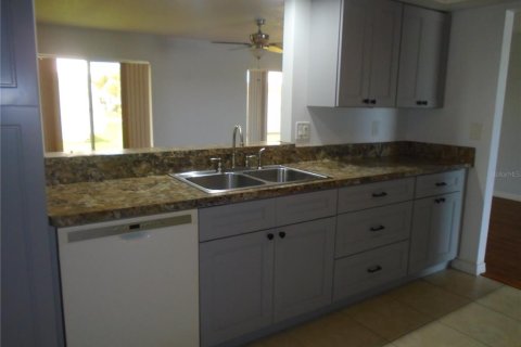 Condo in Pinellas Park, Florida, 2 bedrooms  № 2116423 - photo 23