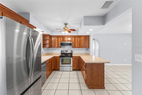 House in Tarpon Springs, Florida 2 bedrooms, 120.49 sq.m. № 2236114 - photo 12