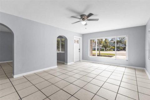 House in Tarpon Springs, Florida 2 bedrooms, 120.49 sq.m. № 2236114 - photo 10