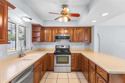 House in Tarpon Springs, Florida 2 bedrooms, 120.49 sq.m. № 2236114 - photo 11
