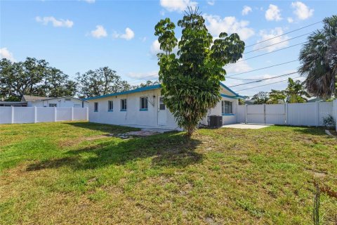House in Tarpon Springs, Florida 2 bedrooms, 120.49 sq.m. № 2236114 - photo 30