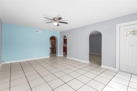 House in Tarpon Springs, Florida 2 bedrooms, 120.49 sq.m. № 2236114 - photo 19