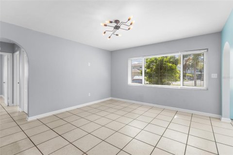 House in Tarpon Springs, Florida 2 bedrooms, 120.49 sq.m. № 2236114 - photo 18