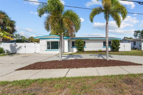 House in Tarpon Springs, Florida 2 bedrooms, 120.49 sq.m. № 2236114