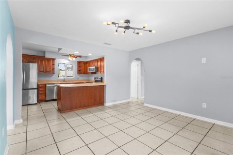 House in Tarpon Springs, Florida 2 bedrooms, 120.49 sq.m. № 2236114 - photo 15