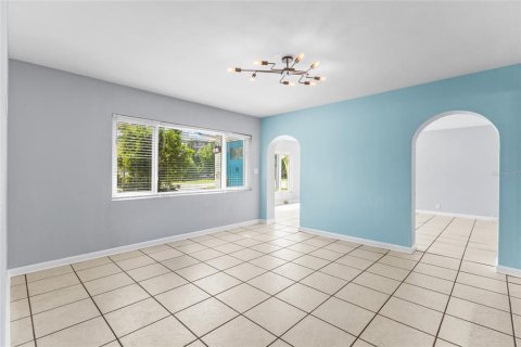 House in Tarpon Springs, Florida 2 bedrooms, 120.49 sq.m. № 2236114 - photo 17