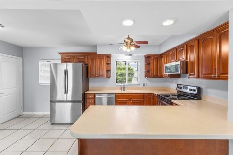 House in Tarpon Springs, Florida 2 bedrooms, 120.49 sq.m. № 2236114 - photo 14