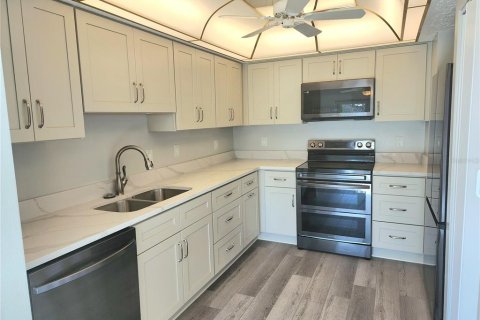 Купить кондоминиум в Сарасота, Флорида 6 комнат, 122.91м2, № 1061765 - фото 4
