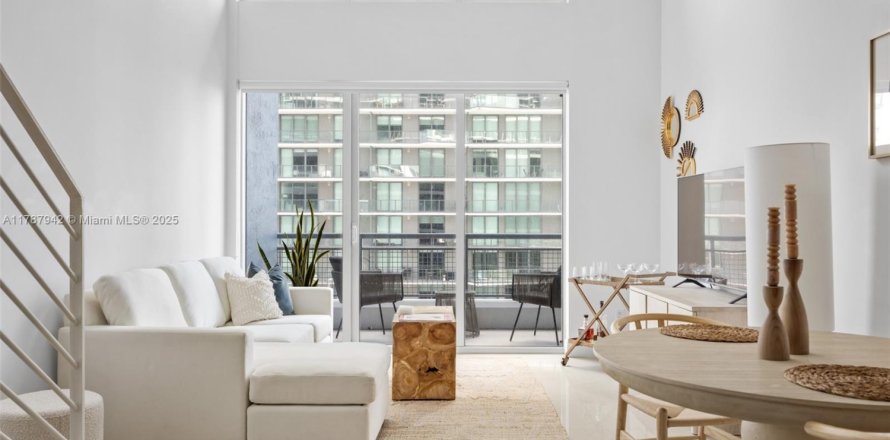 Condominio en Miami, Florida, 1 dormitorio № 1704339