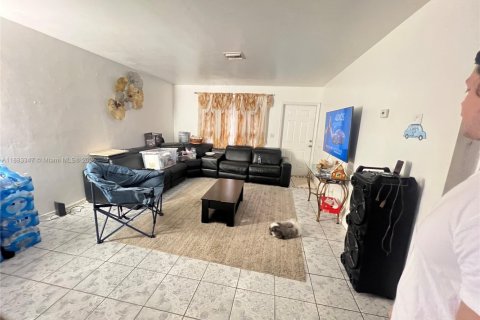 Immobilier commercial à vendre à Fort Lauderdale, Floride: 166.67 m2 № 1942134 - photo 4