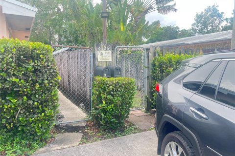 Immobilier commercial à vendre à Fort Lauderdale, Floride: 166.67 m2 № 1942134 - photo 3