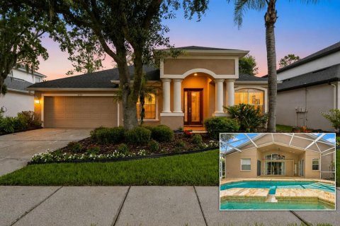 House in Wesley Chapel, Florida 4 bedrooms, 245.54 sq.m. № 2295220