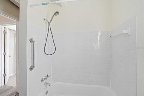 House in Punta Gorda, Florida 3 bedrooms, 128.39 sq.m. № 2092868 - photo 25