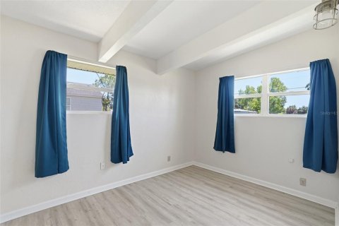 House in Punta Gorda, Florida 3 bedrooms, 128.39 sq.m. № 2092868 - photo 11