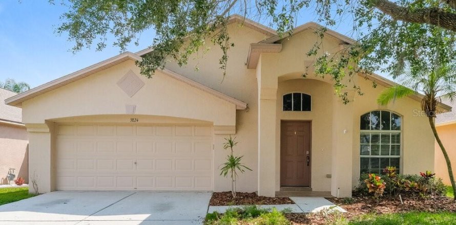 Villa ou maison à Land O' Lakes, Floride 3 chambres, 133.78 m2 № 2433415