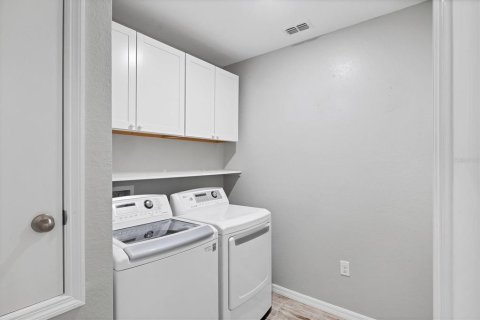 Casa en venta en Port Charlotte, Florida, 4 dormitorios, 200.76 m2 № 1913443 - foto 27