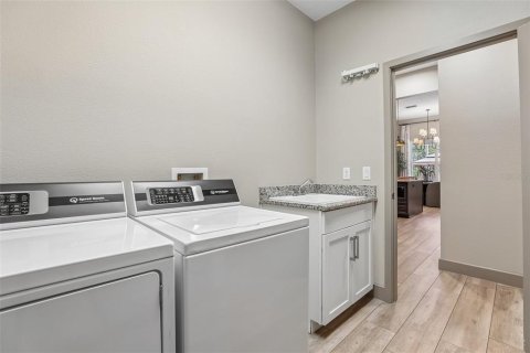 Casa en venta en Orlando, Florida, 4 dormitorios, 230.12 m2 № 2384487 - foto 25
