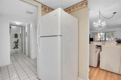 Condominio en venta en Belleair Bluffs, Florida, 1 dormitorio, 88.54 m2 № 1553524 - foto 16