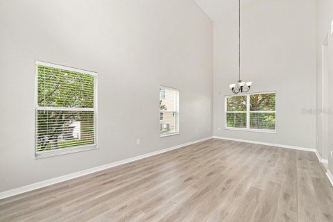 House in Apopka, Florida 4 bedrooms, 177.35 sq.m. № 2389320 - photo 4
