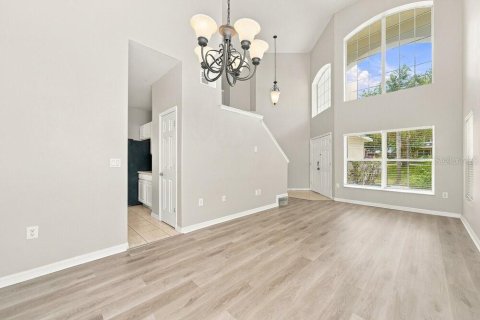 House in Apopka, Florida 4 bedrooms, 177.35 sq.m. № 2389320 - photo 5