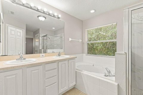 House in Apopka, Florida 4 bedrooms, 177.35 sq.m. № 2389320 - photo 12