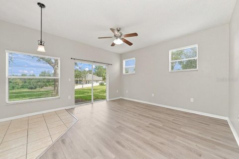 House in Apopka, Florida 4 bedrooms, 177.35 sq.m. № 2389320 - photo 8