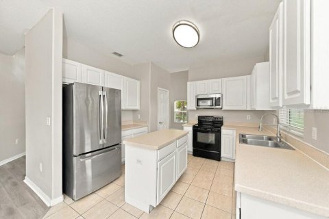 House in Apopka, Florida 4 bedrooms, 177.35 sq.m. № 2389320 - photo 6