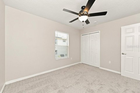 House in Apopka, Florida 4 bedrooms, 177.35 sq.m. № 2389320 - photo 13