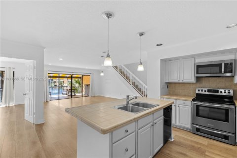 Touwnhouse à louer à Miami Lakes, Floride: 4 chambres, 203.46 m2 № 1991462 - photo 4