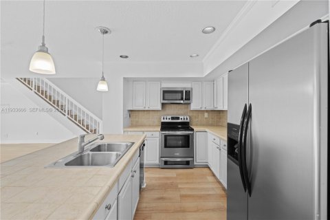 Touwnhouse à louer à Miami Lakes, Floride: 4 chambres, 203.46 m2 № 1991462 - photo 6