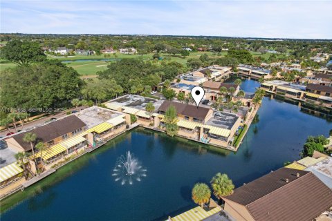 Touwnhouse à louer à Miami Lakes, Floride: 4 chambres, 203.46 m2 № 1991462 - photo 1