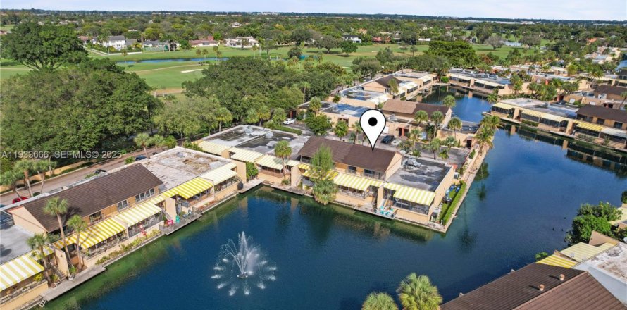 Touwnhouse à Miami Lakes, Floride 4 chambres, 203.46 m2 № 1991462