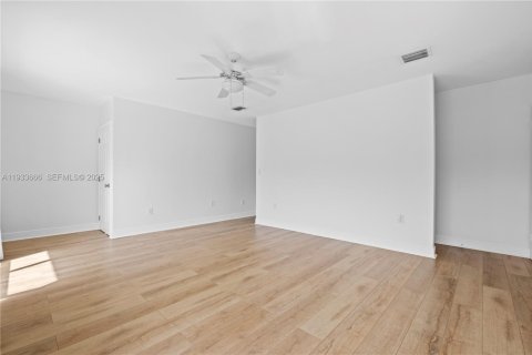 Touwnhouse à louer à Miami Lakes, Floride: 4 chambres, 203.46 m2 № 1991462 - photo 26