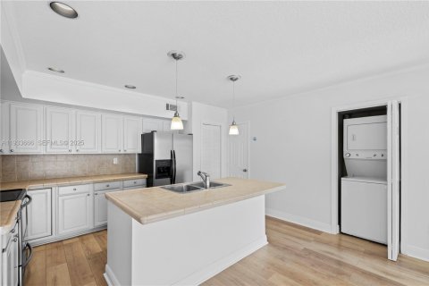 Touwnhouse à louer à Miami Lakes, Floride: 4 chambres, 203.46 m2 № 1991462 - photo 9