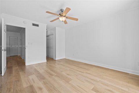 Touwnhouse à louer à Miami Lakes, Floride: 4 chambres, 203.46 m2 № 1991462 - photo 12