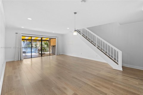 Touwnhouse à louer à Miami Lakes, Floride: 4 chambres, 203.46 m2 № 1991462 - photo 2