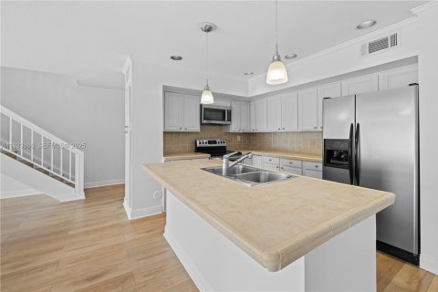 Touwnhouse à louer à Miami Lakes, Floride: 4 chambres, 203.46 m2 № 1991462 - photo 5