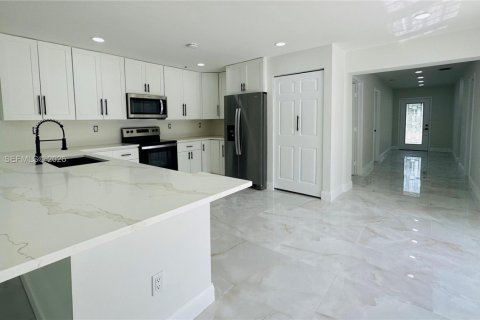 Casa en venta en North Miami, Florida, 3 dormitorios, 163.88 m2 № 2046735 - foto 21