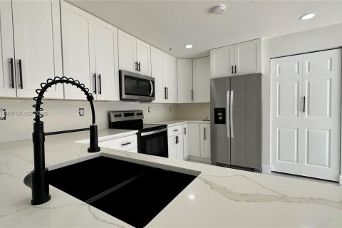Casa en venta en North Miami, Florida, 3 dormitorios, 163.88 m2 № 2046735 - foto 26