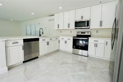 Casa en venta en North Miami, Florida, 3 dormitorios, 163.88 m2 № 2046735 - foto 20