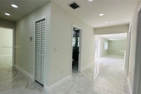 Casa en venta en North Miami, Florida, 3 dormitorios, 163.88 m2 № 2046735 - foto 18