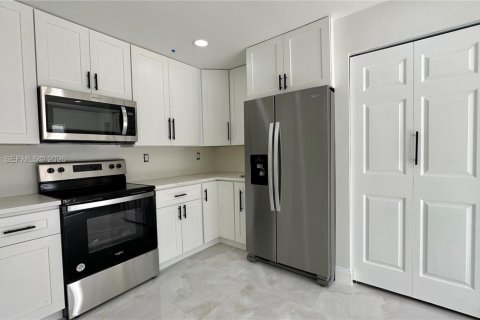 Casa en venta en North Miami, Florida, 3 dormitorios, 163.88 m2 № 2046735 - foto 23