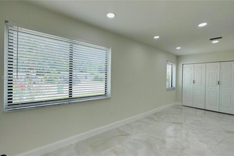 Casa en venta en North Miami, Florida, 3 dormitorios, 163.88 m2 № 2046735 - foto 17