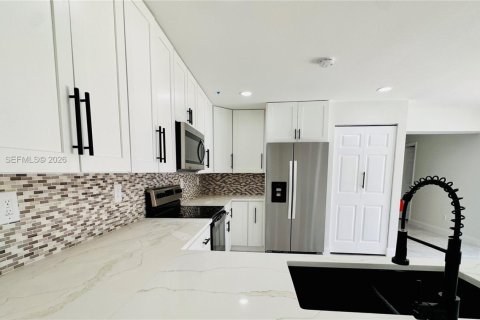 Casa en venta en North Miami, Florida, 3 dormitorios, 163.88 m2 № 2046735 - foto 25